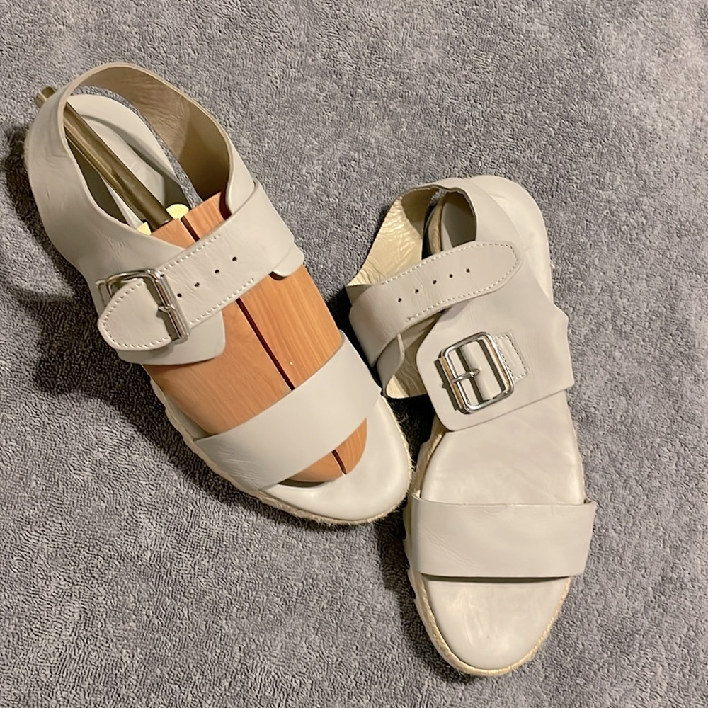 AGL - Attilio Giusti Leombruni Sandals,  GRAY,  buckle ankle. Size 37.5 / US 7